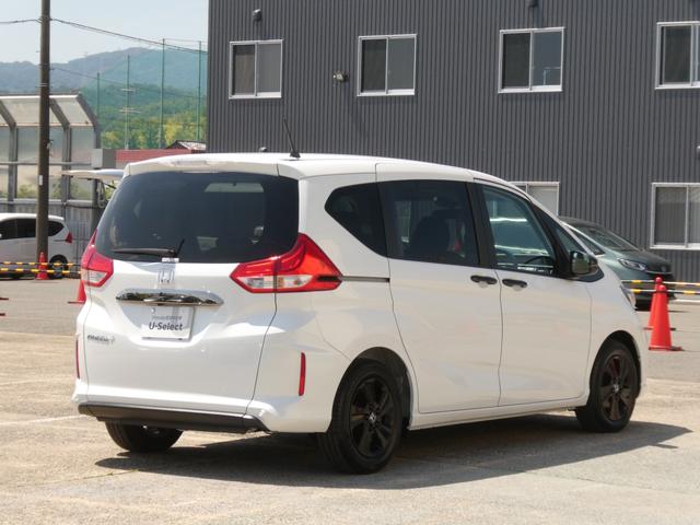 フリード＋ Ｇブラックスタイル　当社試乗車９インチ純正ナビ３カメドラレコＥＴＣバックカメラ両側電動スライドドアアダプティブクルーズコントロールシートヒーターＢｌｕｅｔｏｏｔｈ接続フルセグＴＶ１５インチ純正１５インチアルミホイール（16枚目）