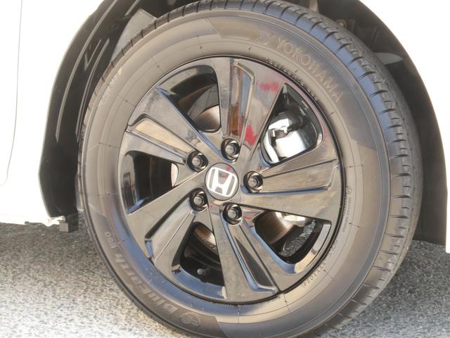 フリード＋ Ｇブラックスタイル　当社試乗車９インチ純正ナビ３カメドラレコＥＴＣバックカメラ両側電動スライドドアアダプティブクルーズコントロールシートヒーターＢｌｕｅｔｏｏｔｈ接続フルセグＴＶ１５インチ純正１５インチアルミホイール（19枚目）