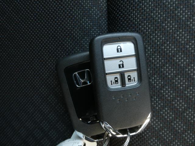 フリード＋ Ｇブラックスタイル　当社試乗車９インチ純正ナビ３カメドラレコＥＴＣバックカメラ両側電動スライドドアアダプティブクルーズコントロールシートヒーターＢｌｕｅｔｏｏｔｈ接続フルセグＴＶ１５インチ純正１５インチアルミホイール（20枚目）
