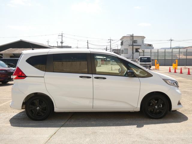 フリード＋ Ｇブラックスタイル　当社試乗車９インチ純正ナビ３カメドラレコＥＴＣバックカメラ両側電動スライドドアアダプティブクルーズコントロールシートヒーターＢｌｕｅｔｏｏｔｈ接続フルセグＴＶ１５インチ純正１５インチアルミホイール（26枚目）