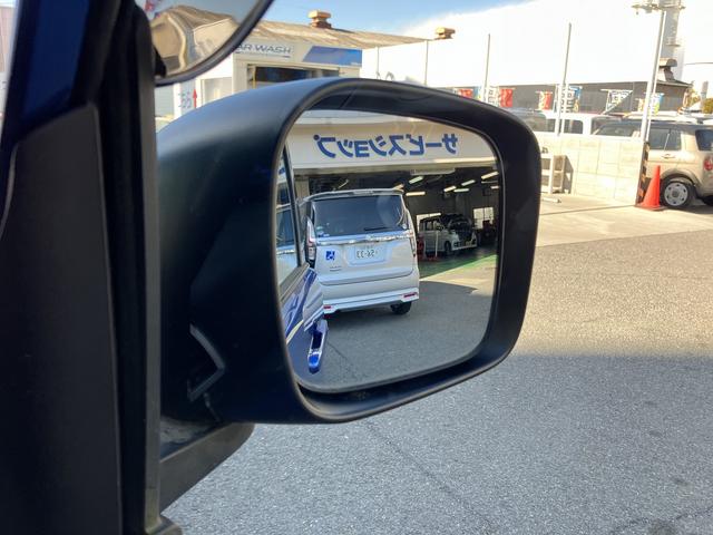 �~���[�͓d���i�[�^�C�v�ɂȂ�܂��B�������~���[�{�̂̐܂肽���݁A�����ă~���[�㉺���E�̌������̒������ł��܂��B