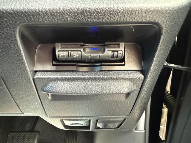 ヴォクシー V ワンオーナー 禁煙車 9インチSDナビ フルセグTV Bluetooth バックカメラ 両側電動スライドドア LEDヘッドランプ ETC セーフティセンス 衝突軽減ブレーキ クルーズコントロール(7枚目)