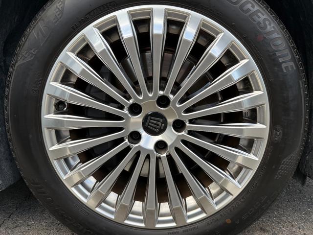 純正１９インチアルミホイール