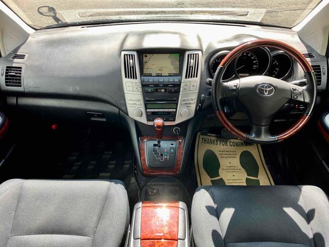 ハリアー ２４０Ｇ　Ｌパッケージ　ドライブレコーダー　ＥＴＣ　バックカメラ　パワーシート　ナビ　オートライト　ＨＩＤ　アルミホイール　キーレスエントリー　電動格納ミラー　ＡＴ　盗難防止システム　衝突安全ボディ　ＣＤ　ＭＤ　ＡＢＳ（2枚目）