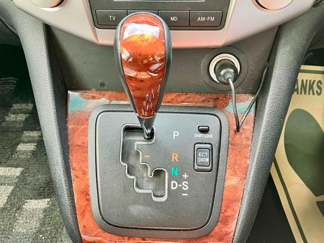 ハリアー ２４０Ｇ　Ｌパッケージ　ドライブレコーダー　ＥＴＣ　バックカメラ　パワーシート　ナビ　オートライト　ＨＩＤ　アルミホイール　キーレスエントリー　電動格納ミラー　ＡＴ　盗難防止システム　衝突安全ボディ　ＣＤ　ＭＤ　ＡＢＳ（7枚目）