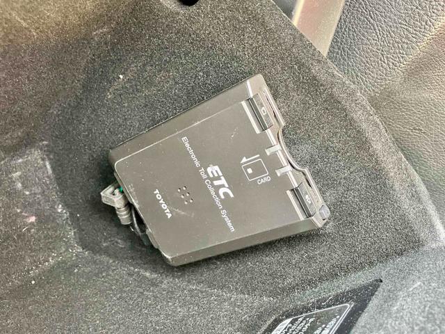 ハリアー ２４０Ｇ　Ｌパッケージ　ドライブレコーダー　ＥＴＣ　バックカメラ　パワーシート　ナビ　オートライト　ＨＩＤ　アルミホイール　キーレスエントリー　電動格納ミラー　ＡＴ　盗難防止システム　衝突安全ボディ　ＣＤ　ＭＤ　ＡＢＳ（8枚目）