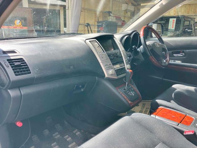 ハリアー ２４０Ｇ　Ｌパッケージ　ドライブレコーダー　ＥＴＣ　バックカメラ　パワーシート　ナビ　オートライト　ＨＩＤ　アルミホイール　キーレスエントリー　電動格納ミラー　ＡＴ　盗難防止システム　衝突安全ボディ　ＣＤ　ＭＤ　ＡＢＳ（64枚目）