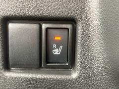 ☆シートヒーター☆運転席側にはシートヒーターが装備されています！写真のようにボタンを押していただくと徐々にシートが暖かくなりますよ！寒い季節にはとても便利です！！ 6