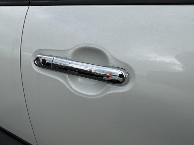 �������������Ă���܂��ԗ��́C�X�Y�L���c�㗝�X�̓��Ђ����M�������Ă����߂ł���f�B�[���[���ÎԂł��B