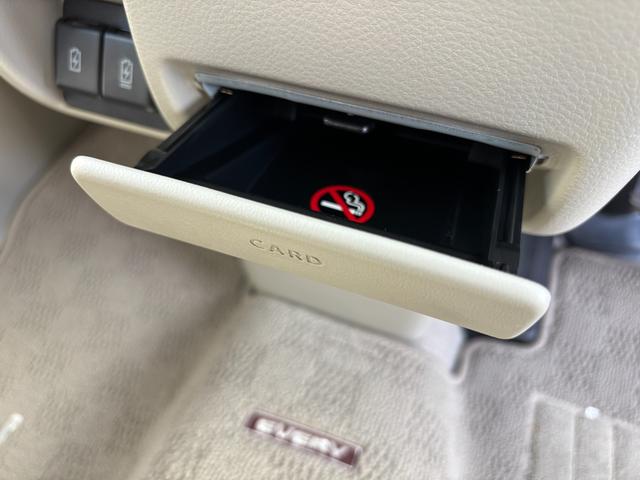 スズキ１級査定士が細かく車両をチェックして、傷や修復歴を確認しております。ご不明な点はお気軽にお問合せ下さい