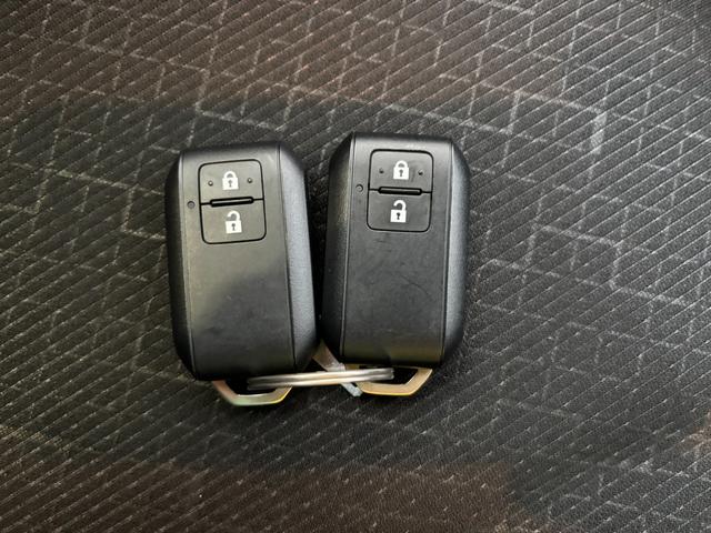 �X�Y�L���̕��ɂ̒��ÎԂ́A�ǎ��Ԃ݂̂���葵���Ă���܂��B�y�E���^�Ԗ�킸�L�x�Ɏ�葵���Ă���܂�