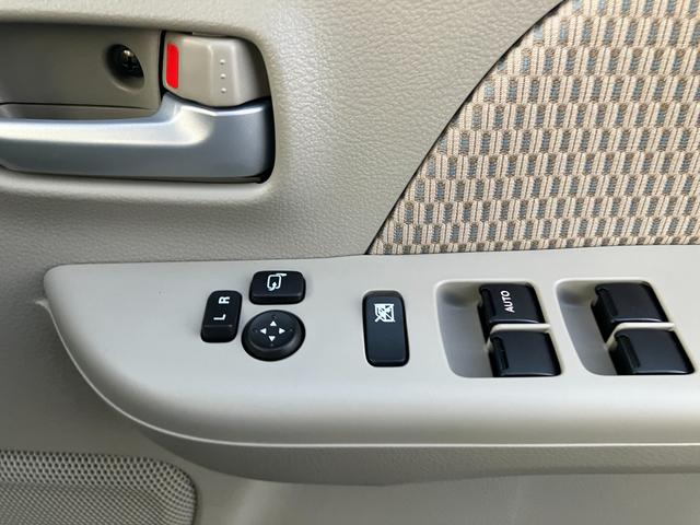 お買い得車から、人気の中古車。弊社総展示台数３００台！豊富な在庫からお客様にぴったりの１台をお探しいたします。