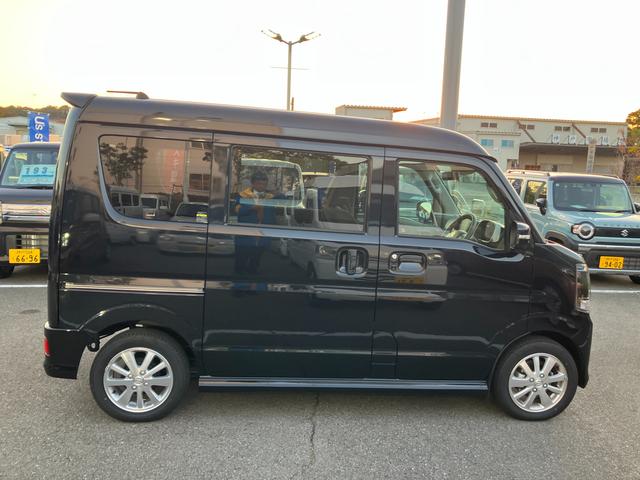 お買い得車から、人気の中古車。弊社総展示台数３００台！豊富な在庫からお客様にぴったりの１台をお探しいたします。