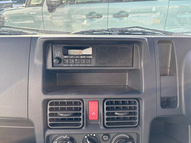 キャリイトラック ＫＣエアコン・パワステ　７型　衝突被害軽減ブレーキ　キーレス　デュアルカメラブレーキ｜アイドリングストップ｜電波式キーレスエントリー｜パワーウィンドー｜ＡＭ／ＦＭラジオ｜ハロゲンヘッドランプ｜（10枚目）