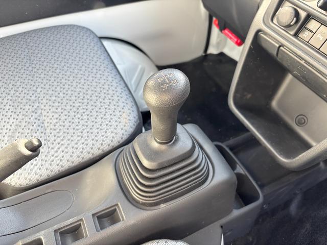 キャリイトラック ＫＣエアコン・パワステ　７型　衝突被害軽減ブレーキ　キーレス　デュアルカメラブレーキ｜アイドリングストップ｜電波式キーレスエントリー｜パワーウィンドー｜ＡＭ／ＦＭラジオ｜ハロゲンヘッドランプ｜（11枚目）