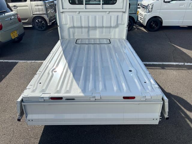 キャリイトラック ＫＣエアコン・パワステ　７型　衝突被害軽減ブレーキ　キーレス　デュアルカメラブレーキ｜アイドリングストップ｜電波式キーレスエントリー｜パワーウィンドー｜ＡＭ／ＦＭラジオ｜ハロゲンヘッドランプ｜（18枚目）