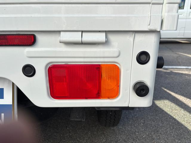 キャリイトラック ＫＣエアコン・パワステ　７型　衝突被害軽減ブレーキ　キーレス　デュアルカメラブレーキ｜アイドリングストップ｜電波式キーレスエントリー｜パワーウィンドー｜ＡＭ／ＦＭラジオ｜ハロゲンヘッドランプ｜（24枚目）