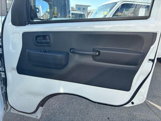 キャリイトラック ＫＣエアコン・パワステ　７型　衝突被害軽減ブレーキ　キーレス　デュアルカメラブレーキ｜アイドリングストップ｜電波式キーレスエントリー｜パワーウィンドー｜ＡＭ／ＦＭラジオ｜ハロゲンヘッドランプ｜（27枚目）