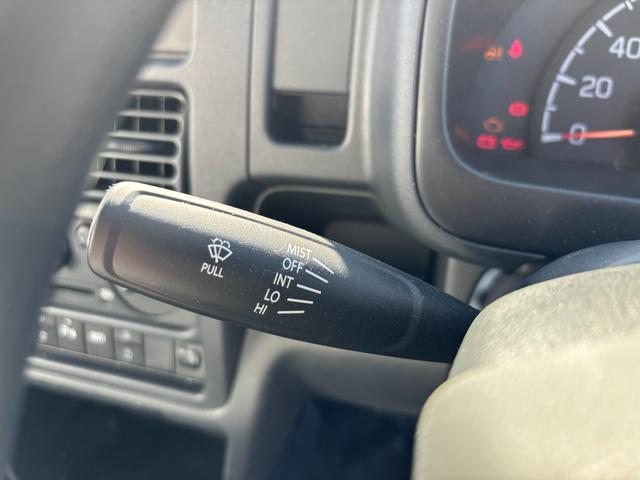 キャリイトラック ＫＣエアコン・パワステ　７型　衝突被害軽減ブレーキ　キーレス　デュアルカメラブレーキ｜アイドリングストップ｜電波式キーレスエントリー｜パワーウィンドー｜ＡＭ／ＦＭラジオ｜ハロゲンヘッドランプ｜（31枚目）