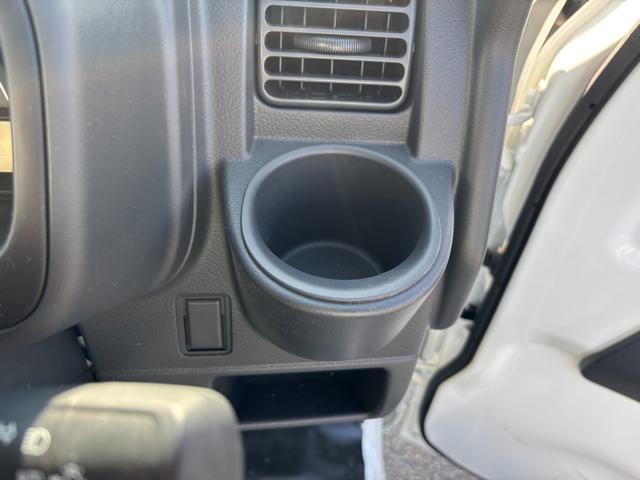 キャリイトラック ＫＣエアコン・パワステ　７型　衝突被害軽減ブレーキ　キーレス　デュアルカメラブレーキ｜アイドリングストップ｜電波式キーレスエントリー｜パワーウィンドー｜ＡＭ／ＦＭラジオ｜ハロゲンヘッドランプ｜（32枚目）