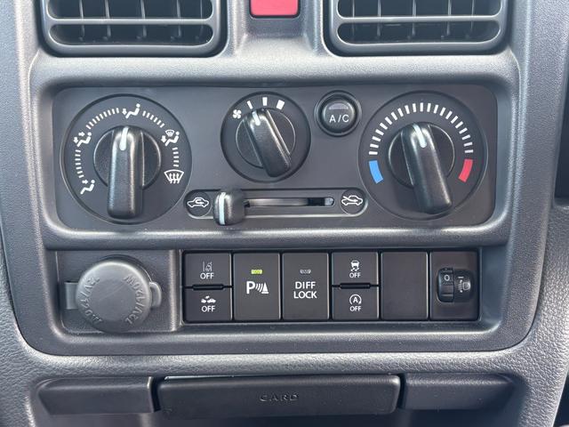 キャリイトラック ＫＣエアコン・パワステ農繁　７型　ＡＭ／ＦＭラジオ　キーレス　デュアルカメラブレーキ｜アイドリングストップシステム｜アッパーメンバーガード｜ハロゲンヘッドランプ｜オートライトシステム｜パワーウィンドー｜電波式キーレスエントリー｜（17枚目）