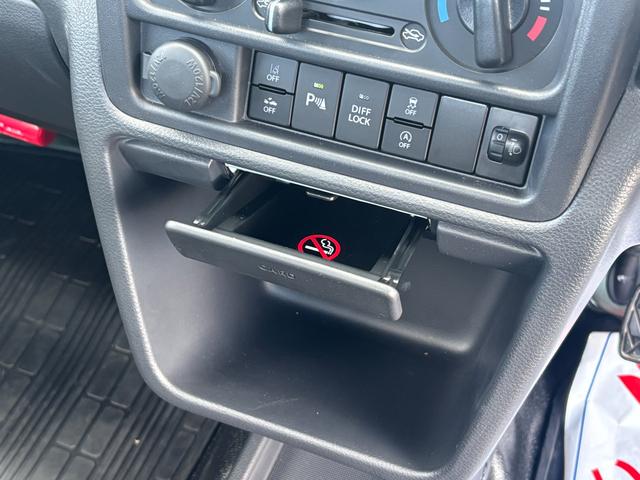 キャリイトラック ＫＣエアコン・パワステ農繁　７型　ＡＭ／ＦＭラジオ　キーレス　デュアルカメラブレーキ｜アイドリングストップシステム｜アッパーメンバーガード｜ハロゲンヘッドランプ｜オートライトシステム｜パワーウィンドー｜電波式キーレスエントリー｜（35枚目）