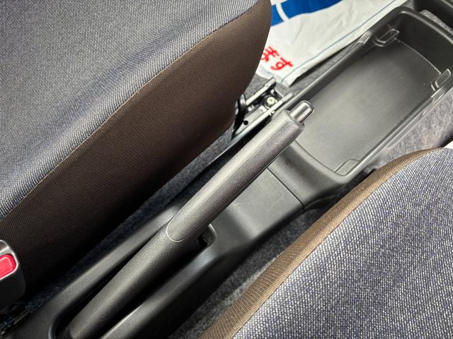 アルト Ｌ　２型　オーディオレス　ハロゲンライト　キーレスエントリー　デュアルカメラブレーキ｜ハロゲンヘッドランプ｜電動格納式ドアミラー｜マニュアルエアコン｜ＵＶカット機能付フロントガラス｜運転席シートヒーター｜電波式キーレスエントリー｜（47枚目）