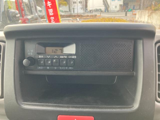 エブリイ ＰＡリミテッド　６型　衝突被害軽減ブレーキ　両側スライドドア　デュアルカメラブレーキ｜後退時ブレーキサポート｜ハロゲンヘッドランプ｜アイドリングストップシステム｜マニュアルエアコン｜電波式キーレスエントリー｜ＵＳＢ電源ソケット｜（10枚目）