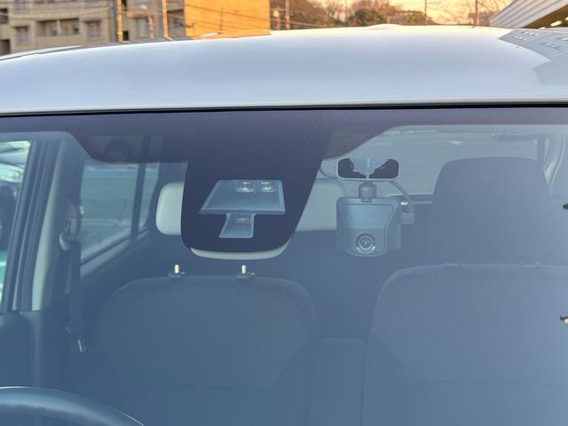 �X�Y�L���̕��ɂ̒��ÎԂ́A�ǎ��Ԃ݂̂���葵���Ă���܂��B�y�E���^�Ԗ�킸�L�x�Ɏ�葵���Ă���܂�