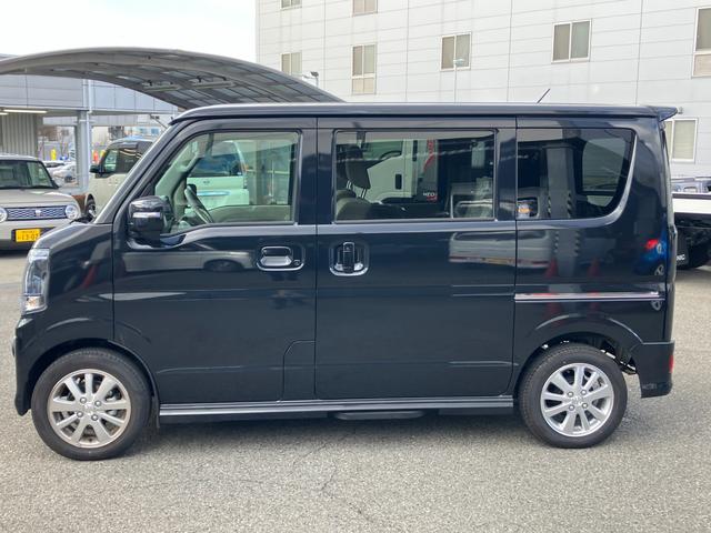 �������������Ă���܂��ԗ��́C�X�Y�L���c�㗝�X�̓��Ђ����M�������Ă����߂ł���f�B�[���[���ÎԂł��B