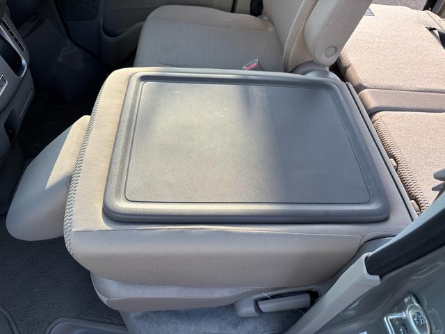 �X�Y�L���̕��ɂ̒��ÎԂ́A�ǎ��Ԃ݂̂���葵���Ă���܂��B�y�E���^�Ԗ�킸�L�x�Ɏ�葵���Ă���܂�