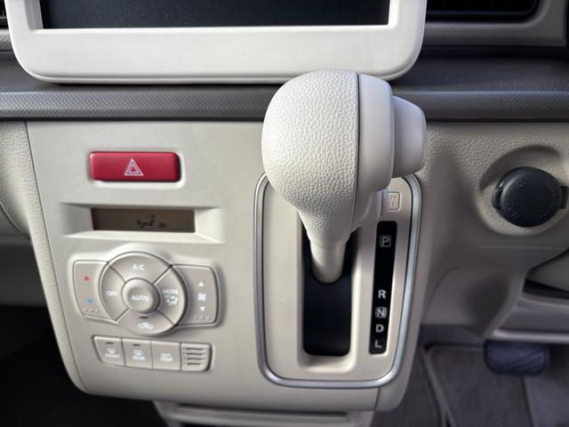 アルトラパン ＨＹＢＲＩＤ　Ｌ　６型　オーディオレス　ＬＥＤヘッドランプ　デュアルセンサーブレーキＩＩ｜ＬＥＤヘッドランプ｜１４インチフルホイールキャップ｜フルオートエアコン｜マイルドハイブリッド｜プレミアムＵＶ＆ＩＲカットガラス（フロントドア）｜ＵＳＢ電源ソケット｜（11枚目）