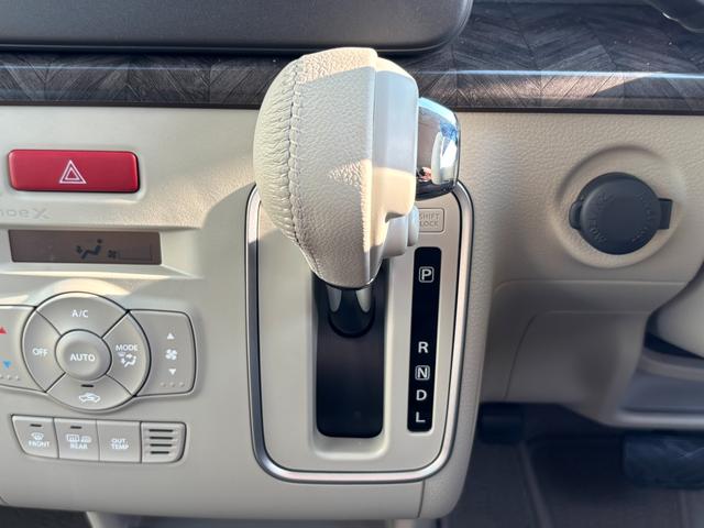 アルトラパンLC LC HYBRID X 6型 4WD 衝突被害軽減ブレーキ デュアルセンサーブレーキII|LEDヘッドランプ|シートヒーター|LC専用フロントグリル|アルミホイール|本革巻きステアリングホイール|照明付バニティミラー|ナノイー搭載フルオートエアコン|(11枚目)