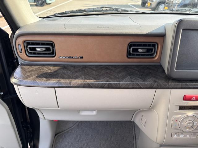 アルトラパンLC LC HYBRID X 6型 4WD 衝突被害軽減ブレーキ デュアルセンサーブレーキII|LEDヘッドランプ|シートヒーター|LC専用フロントグリル|アルミホイール|本革巻きステアリングホイール|照明付バニティミラー|ナノイー搭載フルオートエアコン|(31枚目)