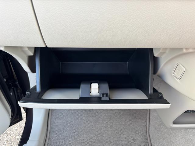 アルトラパンLC LC HYBRID X 6型 4WD 衝突被害軽減ブレーキ デュアルセンサーブレーキII|LEDヘッドランプ|シートヒーター|LC専用フロントグリル|アルミホイール|本革巻きステアリングホイール|照明付バニティミラー|ナノイー搭載フルオートエアコン|(53枚目)