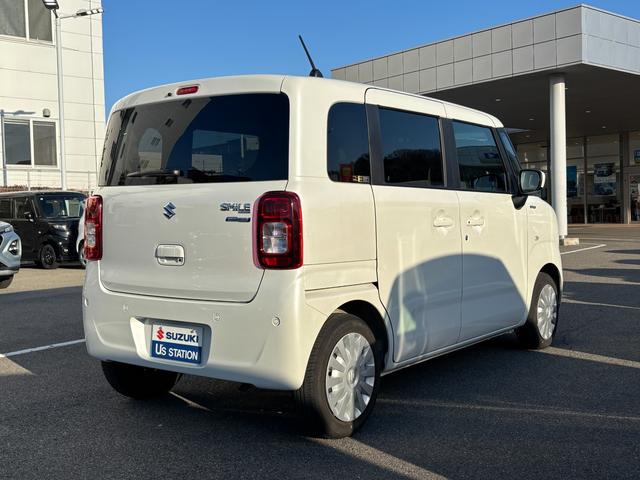 �E�΂ߌ�납��̓����I�ȃt�H�����B�����H�n���ł��^�]���₷�����ȏ���肪�����R���p�N�g�{�f�B��