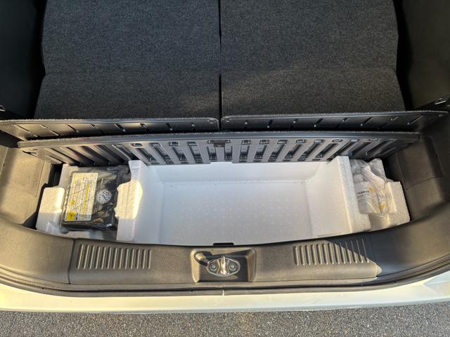 ���������Ԃ���A�l�C�̒��ÎԁB���Б��W���䐔�R�O�O��I�L�x�ȍ݌ɂ��炨�q�l�ɂ҂�����̂P������T���������܂��B