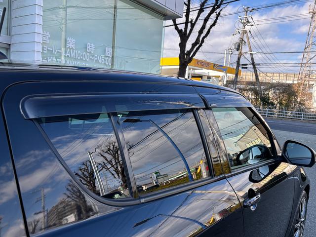 �������������Ă���܂��ԗ��́C�X�Y�L���c�㗝�X�̓��Ђ����M�������Ă����߂ł���f�B�[���[���ÎԂł��B