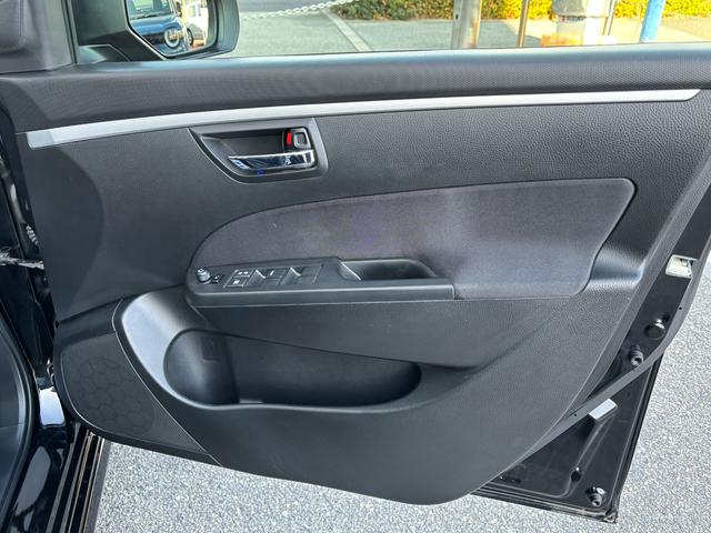 �X�Y�L���̕��ɂ̒��ÎԂ́A�ǎ��Ԃ݂̂���葵���Ă���܂��B�y�E���^�Ԗ�킸�L�x�Ɏ�葵���Ă���܂�