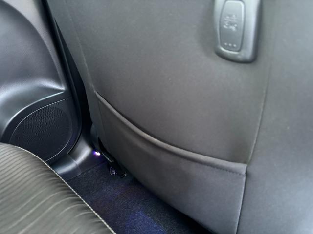 �X�Y�L���̕��ɂ̒��ÎԂ́A�ǎ��Ԃ݂̂���葵���Ă���܂��B�y�E���^�Ԗ�킸�L�x�Ɏ�葵���Ă���܂�