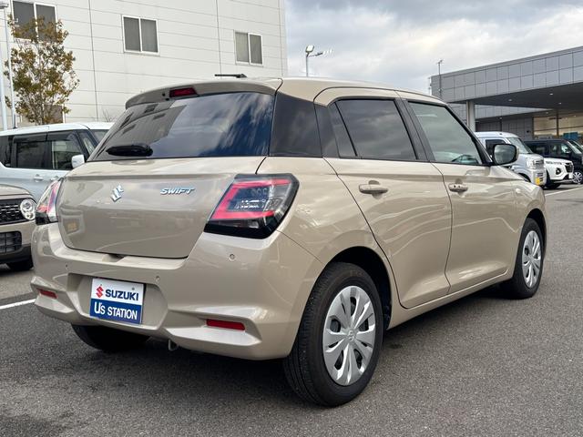 �E�΂ߌ�납��̓����I�ȃt�H�����B����肪�����R���p�N�g�{�f�B��