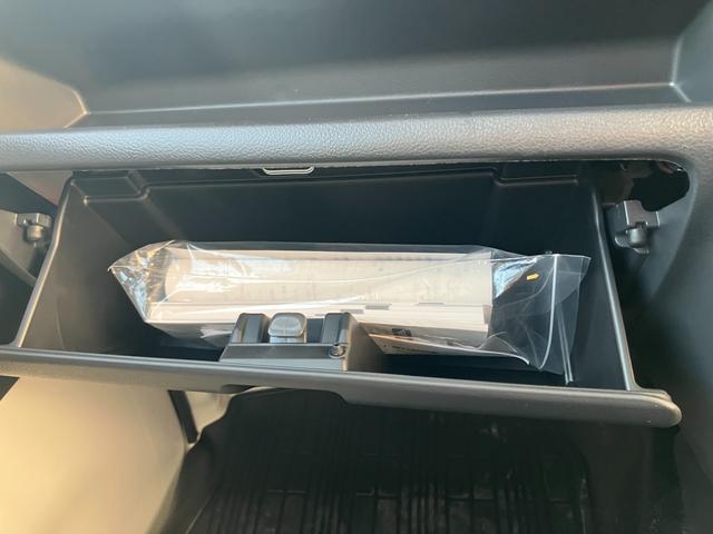 �X�Y�L���̕��ɂ̒��ÎԂ́A�ǎ��Ԃ݂̂���葵���Ă���܂��B�y�E���^�Ԗ�킸�L�x�Ɏ�葵���Ă���܂�