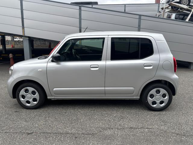 アルト Ｌ　３型　バックカメラ付　ＬＥＤヘッドランプ　キーレス　デュアルセンサーブレーキＩＩ｜スズキコネクト対応｜フルオートエアコン｜運転席・助手席シートヒーター｜リヤシートヘッドレスト｜全面ＵＶカット機能付ガラス｜運転席シートリフター｜電動格納式ドアミラー｜（9枚目）