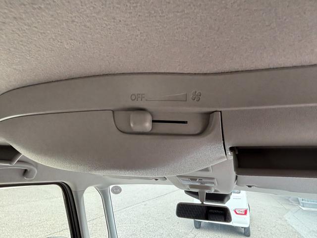 スペーシア ギア　ＨＹＢＲＩＤ　ＸＺターボ　４ＷＤ　全方位モニター付ナビ　デュアルセンサーブレーキＩＩ｜後席両側ワンアクションパワースライド｜アダプティブクルーズコントロール｜ステアリングヒーター｜電動パーキングブレーキ｜マルチユースフラップ｜シートヒーター｜（63枚目）