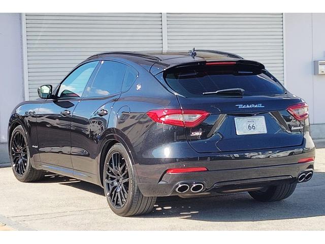 レヴァンテ S パノラマサンルーフ 赤革 全方位カメラ 右ハンドル 430馬力 カーボンインテリア 純正21インチアンテオブラックホイール 後席モニター パワートランク 前後シートヒーター レッドキャリパー パドルシフト 純正ナビ&TV ネロリベーレマイカ(5枚目)