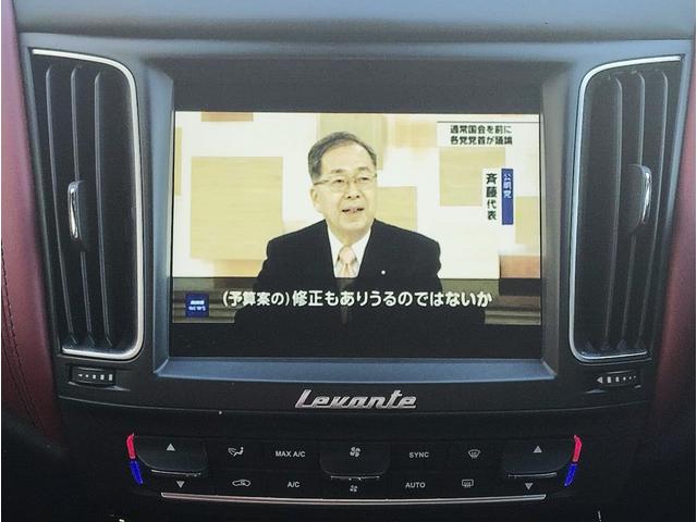 レヴァンテ S パノラマサンルーフ 赤革 全方位カメラ 右ハンドル 430馬力 カーボンインテリア 純正21インチアンテオブラックホイール 後席モニター パワートランク 前後シートヒーター レッドキャリパー パドルシフト 純正ナビ&TV ネロリベーレマイカ(9枚目)