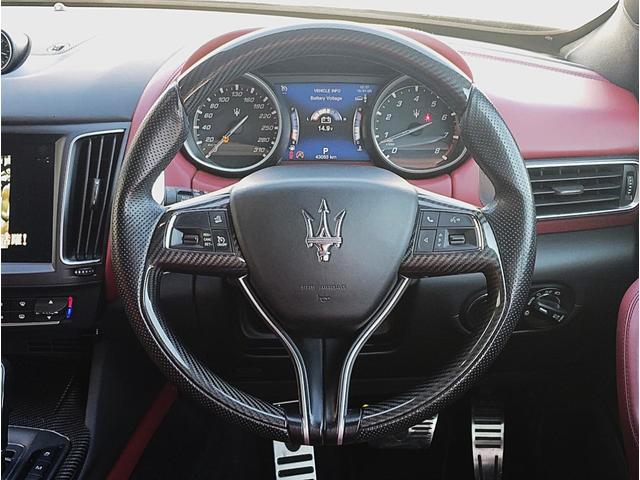 レヴァンテ S パノラマサンルーフ 赤革 全方位カメラ 右ハンドル 430馬力 カーボンインテリア 純正21インチアンテオブラックホイール 後席モニター パワートランク 前後シートヒーター レッドキャリパー パドルシフト 純正ナビ&TV ネロリベーレマイカ(12枚目)