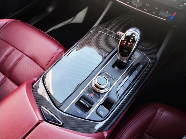 レヴァンテ S パノラマサンルーフ 赤革 全方位カメラ 右ハンドル 430馬力 カーボンインテリア 純正21インチアンテオブラックホイール 後席モニター パワートランク 前後シートヒーター レッドキャリパー パドルシフト 純正ナビ&TV ネロリベーレマイカ(13枚目)