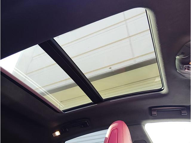 レヴァンテ S パノラマサンルーフ 赤革 全方位カメラ 右ハンドル 430馬力 カーボンインテリア 純正21インチアンテオブラックホイール 後席モニター パワートランク 前後シートヒーター レッドキャリパー パドルシフト 純正ナビ&TV ネロリベーレマイカ(14枚目)