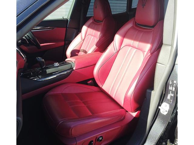 レヴァンテ S パノラマサンルーフ 赤革 全方位カメラ 右ハンドル 430馬力 カーボンインテリア 純正21インチアンテオブラックホイール 後席モニター パワートランク 前後シートヒーター レッドキャリパー パドルシフト 純正ナビ&TV ネロリベーレマイカ(16枚目)